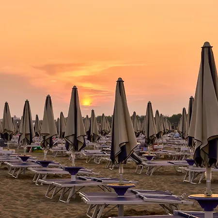 Seaside Bliss Modern Comfort With Sea View شقة *