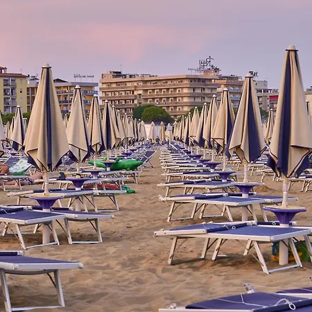 Seaside Bliss Modern Comfort With Sea View شقة بيبيوني