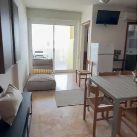 Seaside Bliss Modern Comfort With Sea View شقة بيبيوني